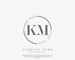 letra inicial km logotipo feminino monograma de beleza e design de logotipo elegante, logotipo manuscrito da assinatura inicial, casamento, moda, floral e botânico com modelo criativo vetor