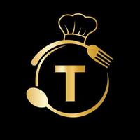 logotipo do restaurante na letra t com chapéu de chef, símbolo de colher e garfo para sinal de cozinha, ícone de café, restaurante, vetor de negócios de culinária