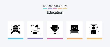 pacote de ícones de glifo 5 de educação, incluindo estudos. quadro-negro. pesquisa. troféu. copo. design de ícones criativos vetor