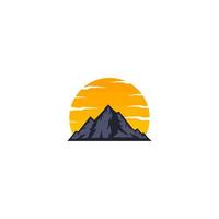 design de logotipo de vetor de montanha. vista da montanha.