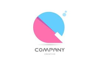 q ícone do logotipo da letra do alfabeto geométrico azul rosa. modelo criativo para empresa e negócios vetor