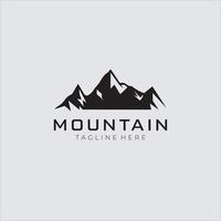 design de logotipo de cume de pico de montanha. aventura de caminhada ao ar livre vetor