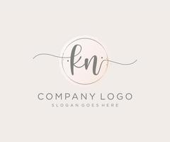 logotipo feminino inicial kn. utilizável para logotipos de natureza, salão, spa, cosméticos e beleza. elemento de modelo de design de logotipo de vetor plana.