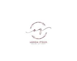 letra inicial oq logotipo feminino monograma de beleza e design de logotipo elegante, logotipo de caligrafia da assinatura inicial, casamento, moda, floral e botânico com modelo criativo vetor