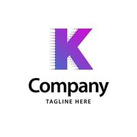 k logotipo roxo. design de identidade de marca comercial vetor