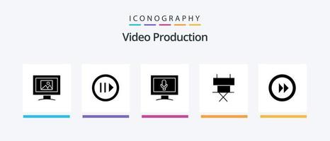 pacote de ícones de glifo de produção de vídeo 5, incluindo cadeira dobrável. cinema . etapa. cadeira . microfone. design de ícones criativos vetor