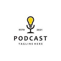 lâmpada criativa de podcast lâmpada ideia inspiração de design de logotipo vetor