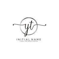 inicial yt feminino logotipo coleções modelo. caligrafia logotipo do inicial assinatura, casamento, moda, joalheria, butique, floral e botânico com criativo modelo para qualquer companhia ou negócios. vetor