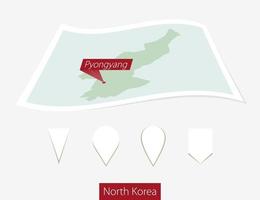 curvado papel mapa do norte Coréia com capital Pyongyang em cinzento fundo. quatro diferente mapa PIN definir. vetor