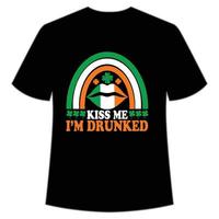 beijo mim eu sou bêbado st. patrick's dia camisa impressão modelo, por sorte encantos, irlandês, todos tem uma pequeno sorte tipografia Projeto vetor