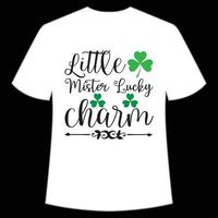 pequeno senhor por sorte charme st. patrick's dia camisa impressão modelo, por sorte encantos, irlandês, todos tem uma pequeno sorte tipografia Projeto vetor