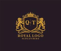 modelo de logotipo de luxo real de leão de letra qt inicial em arte vetorial para restaurante, realeza, boutique, café, hotel, heráldica, joias, moda e outras ilustrações vetoriais. vetor