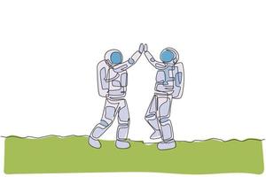 desenho de linha única contínua de dois jovens astronautas dando o gesto de “mais cinco” para celebrar o sucesso na superfície da lua. conceito de galáxia cósmica do homem do espaço. ilustração em vetor desenho desenho de uma linha na moda