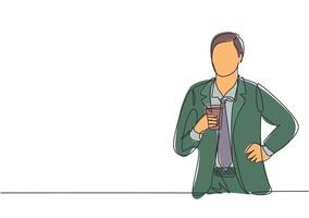 único desenho de linha contínua do jovem empresário bonito segurando uma xícara de bebida de café enquanto pose de pé no corredor do escritório. bebendo chá conceito uma linha desenhar desenho ilustração vetorial vetor