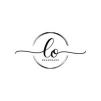 inicial lo feminino logotipo coleções modelo. caligrafia logotipo do inicial assinatura, casamento, moda, joalheria, butique, floral e botânico com criativo modelo para qualquer companhia ou negócios. vetor