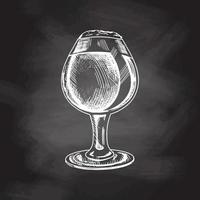 desenhado à mão esboço do Cerveja vidro isolado em quadro-negro fundo, branco desenho. vetor vintage gravado ilustração.
