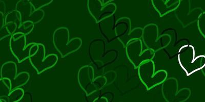 padrão de vetor verde claro com corações coloridos.