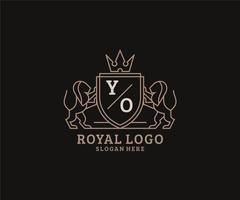 inicial yo carta leão modelo de logotipo de luxo real em arte vetorial para restaurante, realeza, boutique, café, hotel, heráldica, joias, moda e outras ilustrações vetoriais. vetor