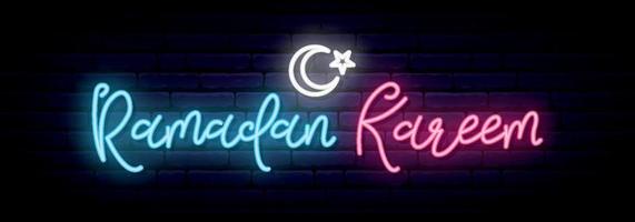 banner de sinal de néon ramadan kareem. crescente branco, signo e letras de néon. vetor