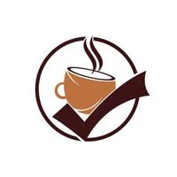 design de logotipo de vetor de verificação de café. xícara de café com uma marca de seleção.