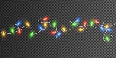 Natal luzes. colorida Natal guirlandas. vetor vermelho, amarelo, azul e verde brilho luz lâmpadas em fios isolado.