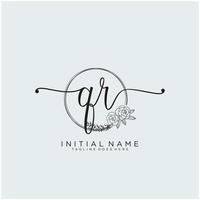 inicial qr feminino logotipo coleções modelo. caligrafia logotipo do inicial assinatura, casamento, moda, joalheria, butique, floral e botânico com criativo modelo para qualquer companhia ou negócios. vetor