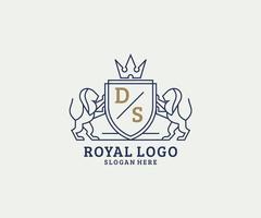 inicial ds letter lion royal luxury logo template em arte vetorial para restaurante, realeza, boutique, café, hotel, heráldica, joias, moda e outras ilustrações vetoriais. vetor