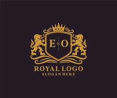 modelo de logotipo de luxo real inicial eo letter lion em arte vetorial para restaurante, realeza, boutique, café, hotel, heráldica, joias, moda e outras ilustrações vetoriais. vetor