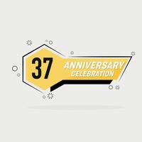 37 anos aniversário logotipo vetor Projeto com amarelo geométrico forma com cinzento fundo