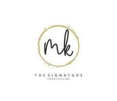 m k mk inicial carta caligrafia e assinatura logotipo. uma conceito caligrafia inicial logotipo com modelo elemento. vetor