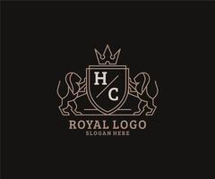 modelo de logotipo de luxo real de leão de letra hc inicial em arte vetorial para restaurante, realeza, boutique, café, hotel, heráldica, joias, moda e outras ilustrações vetoriais. vetor