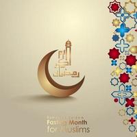 ramadan kareem arabic caligrafia design com uma lua crescente e padrões islâmicos e lanternas adequadas para cartões e banners. vetor