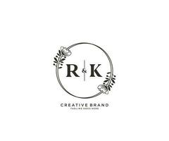 inicial rk cartas mão desenhado feminino e floral botânico logotipo adequado para spa salão pele cabelo beleza boutique e Cosmético empresa. vetor
