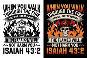 quando você andar através a fogo você vai não estar queimado a chamas vai não prejuízo você Isaías bombeiro camiseta Projeto pró vetor