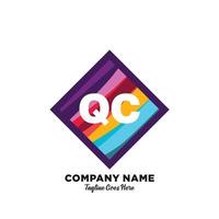 qc inicial logotipo com colorida modelo vetor. vetor
