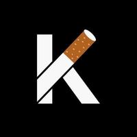 carta k fumaça logotipo conceito com cigarro ícone. tabaco logotipo vetor