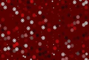 fundo vector vermelho claro com flocos de neve de Natal.