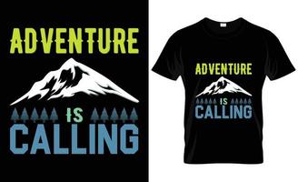 design de camiseta de aventura na montanha vetor