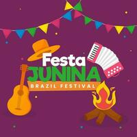 festa junina Brasil festival celebração com fogueira, musical instrumento, chapéu e estamenha bandeiras em roxa fundo. vetor