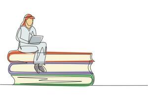 contínua uma linha de desenho árabe masculino estudando com laptop e sentado na pilha de livros grandes. de volta ao campus, estudante inteligente, educação online. ilustração gráfica de vetor de desenho de linha única