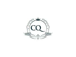 mínimo cq logotipo ícone, criativo feminino coroa cq qc carta logotipo imagem Projeto vetor