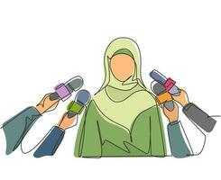 uma linha contínua desenho mulher árabe dando entrevista. mãos de jornalistas detém microfones. conceito de notícias, eleições, entrevistas, comentários, política. ilustração vetorial de desenho de linha única vetor