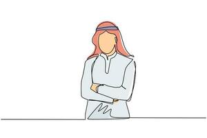 contínua uma linha de desenho jovem empresário árabe em pé com os braços cruzados. macho em roupas tradicionais com os braços cruzados em pé isolado. ilustração gráfica de vetor de desenho de linha única