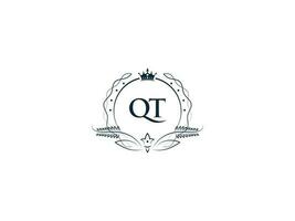 Prêmio real coroa qt logotipo, único carta qt tq logotipo ícone vetor imagem Projeto