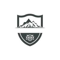 logotipo do escudo da montanha vetor