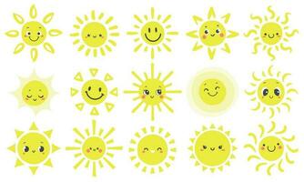 mão desenhado Sol. fofa brilhante sóis com engraçado sorridente face, caloroso brilhando luz solar e feliz dia Sol desenho animado vetor ilustração conjunto