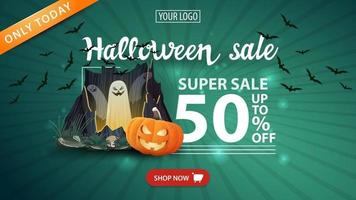 Venda de halloween 50 off banner moderno verde com portal com fantasmas e jack de abóbora vetor