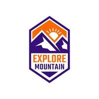 montanha pico e Sol logotipo Projeto vetor