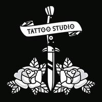 punhal com gráfico de estúdio de tatuagem de rosas vetor