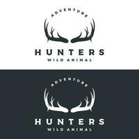 veado galhadas e vintage veado cabeça logotipo modelo design.logotipo para distintivo, veado caçador, aventura e animais selvagens. vetor